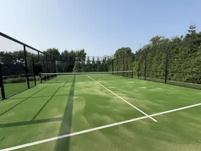 Panorama Forte padel court with green turf